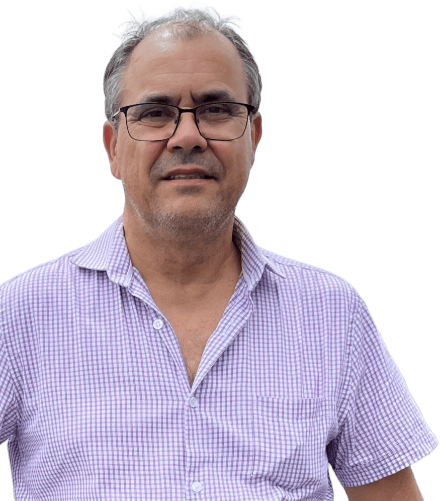 Artista goiano Carlos Elias Silva