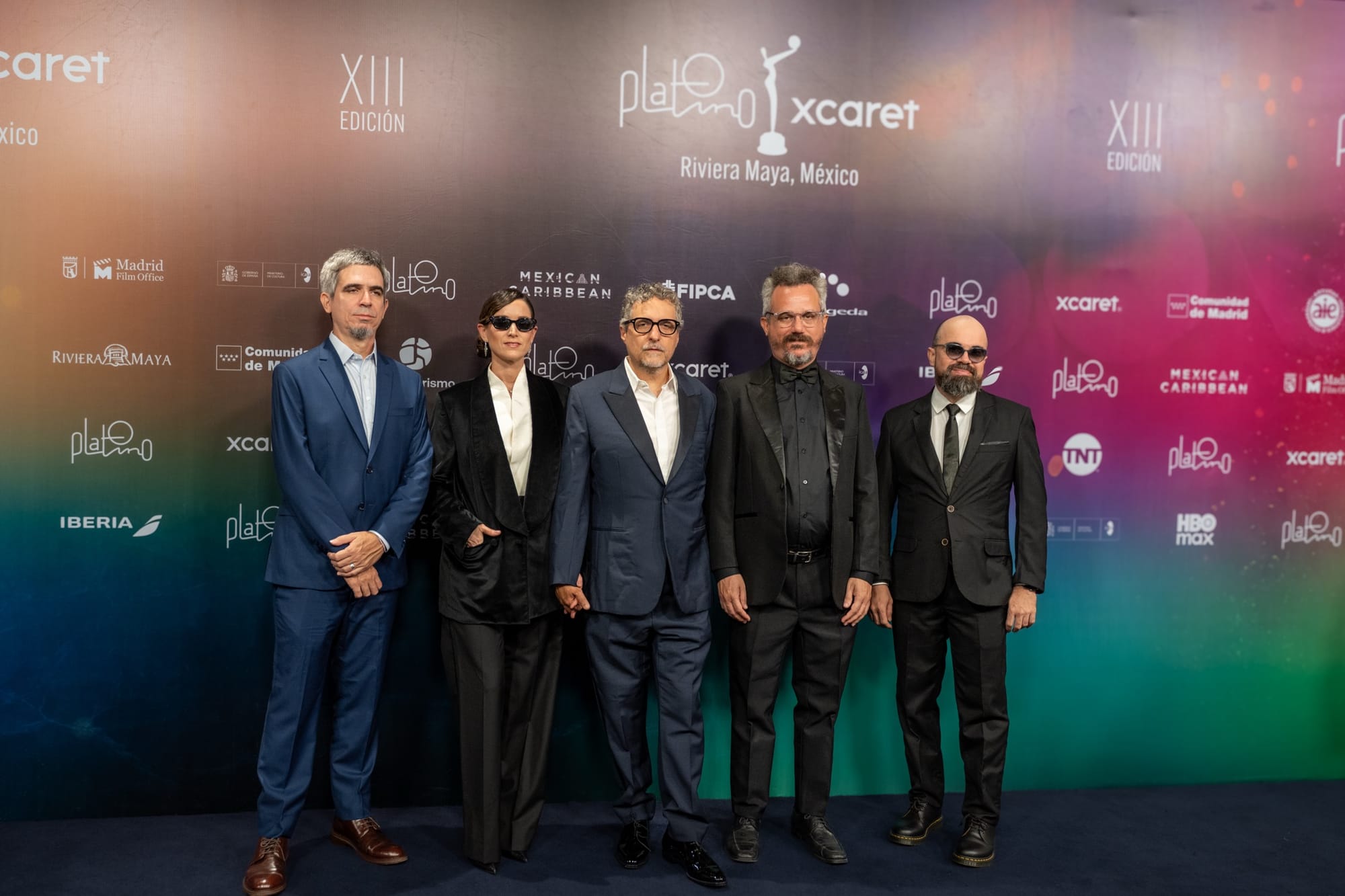 Equipe do filme “O Agente Secreto” no tapete vermelho do Prêmio Platino