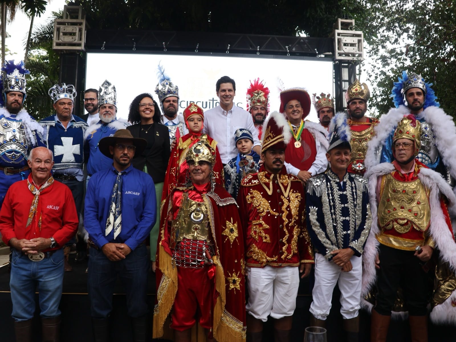 Público e convidados no lançamento das Cavalhadas 2026