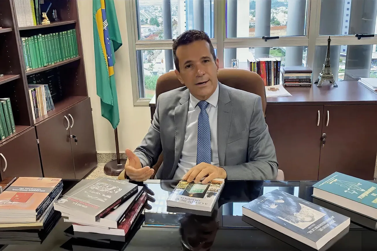 Juiz e poeta Abílio Wolney Aires Neto recebe título de cidadão goianiense