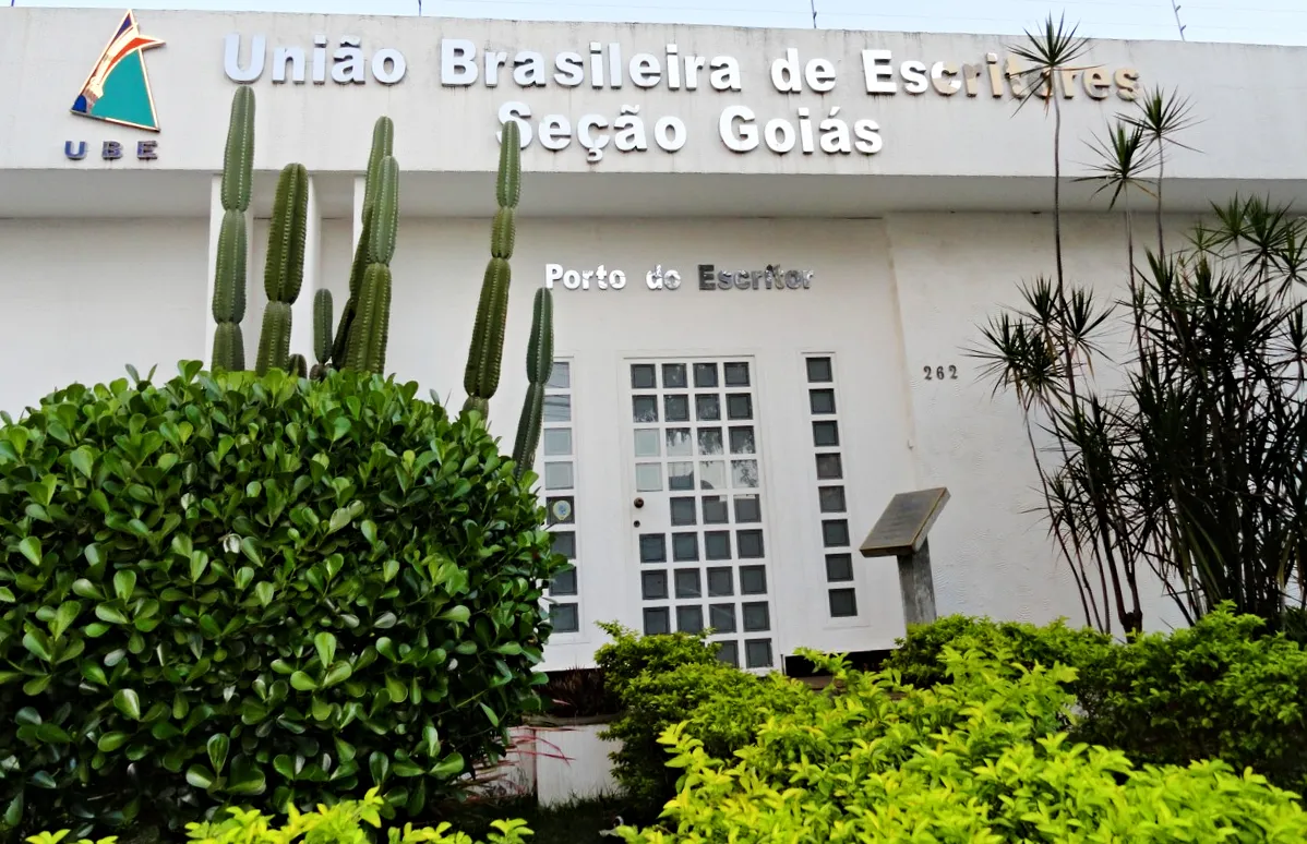 Lançamento de obras na UBE-GO reúne pensadores das artes, literatura e sociedade