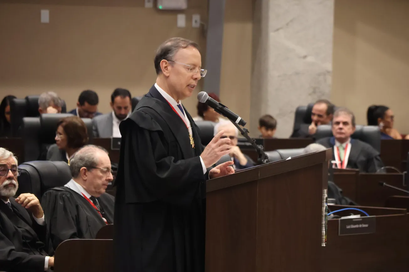 Carlos Alberto França despede-se da toga e entra para a História