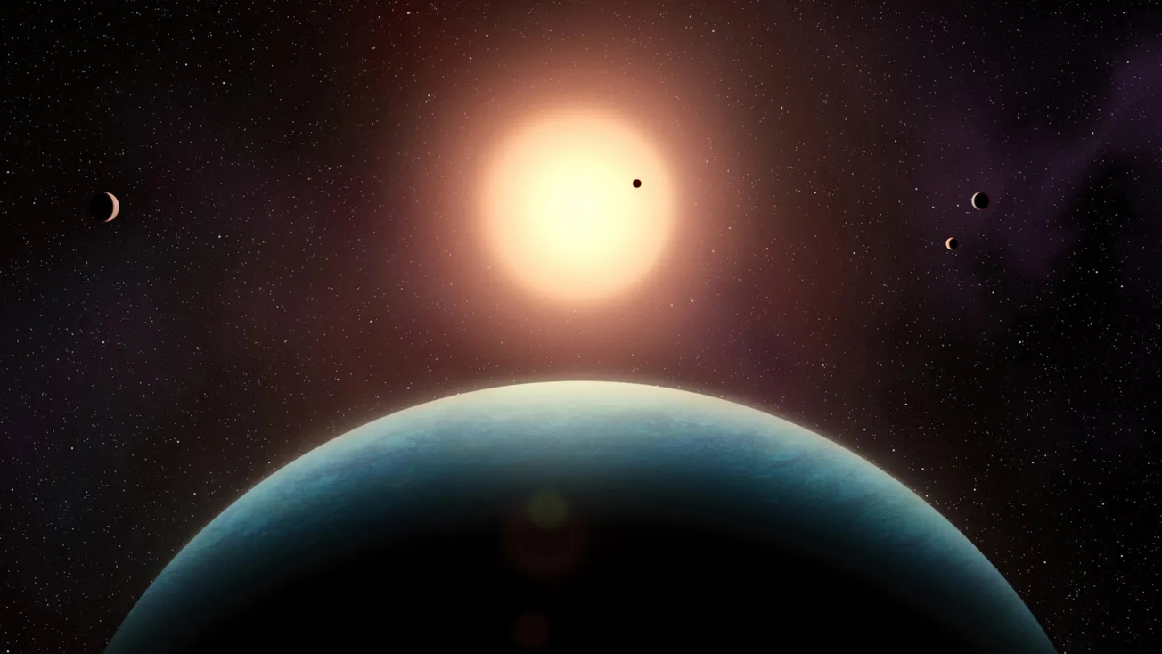 “É o tempo da travessia: e, se não ousarmos fazê-la, teremos ficado à margem de nós mesmos”