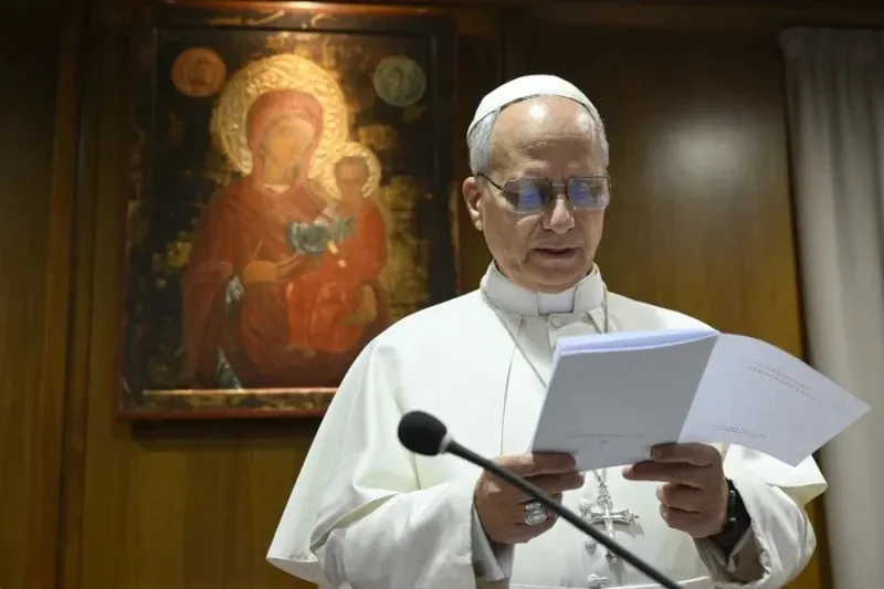 Papa Leão XIV lendo a Mensagem para o 60.º Dia Mundial das Comunicações Sociais