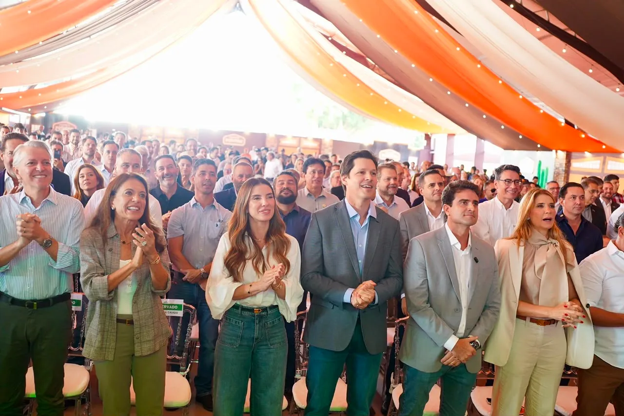 Público e autoridades durante a abertura da 79ª Exposição Agropecuária de Goiás no Parque de Exposições Pedro Ludovico Teixeira, em Goiânia