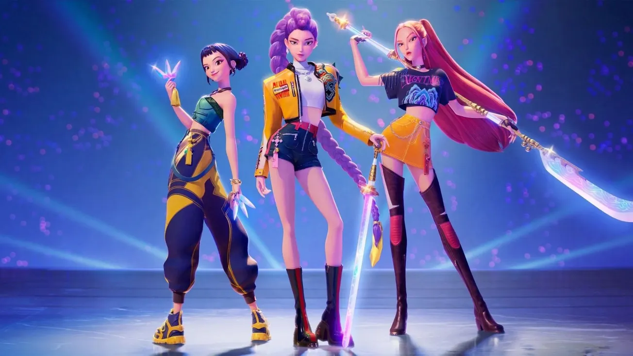 Três personagens animadas das Guerreiras do K‑pop em palco
